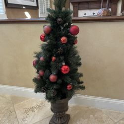 Christmas Tree Topiary With Lights 