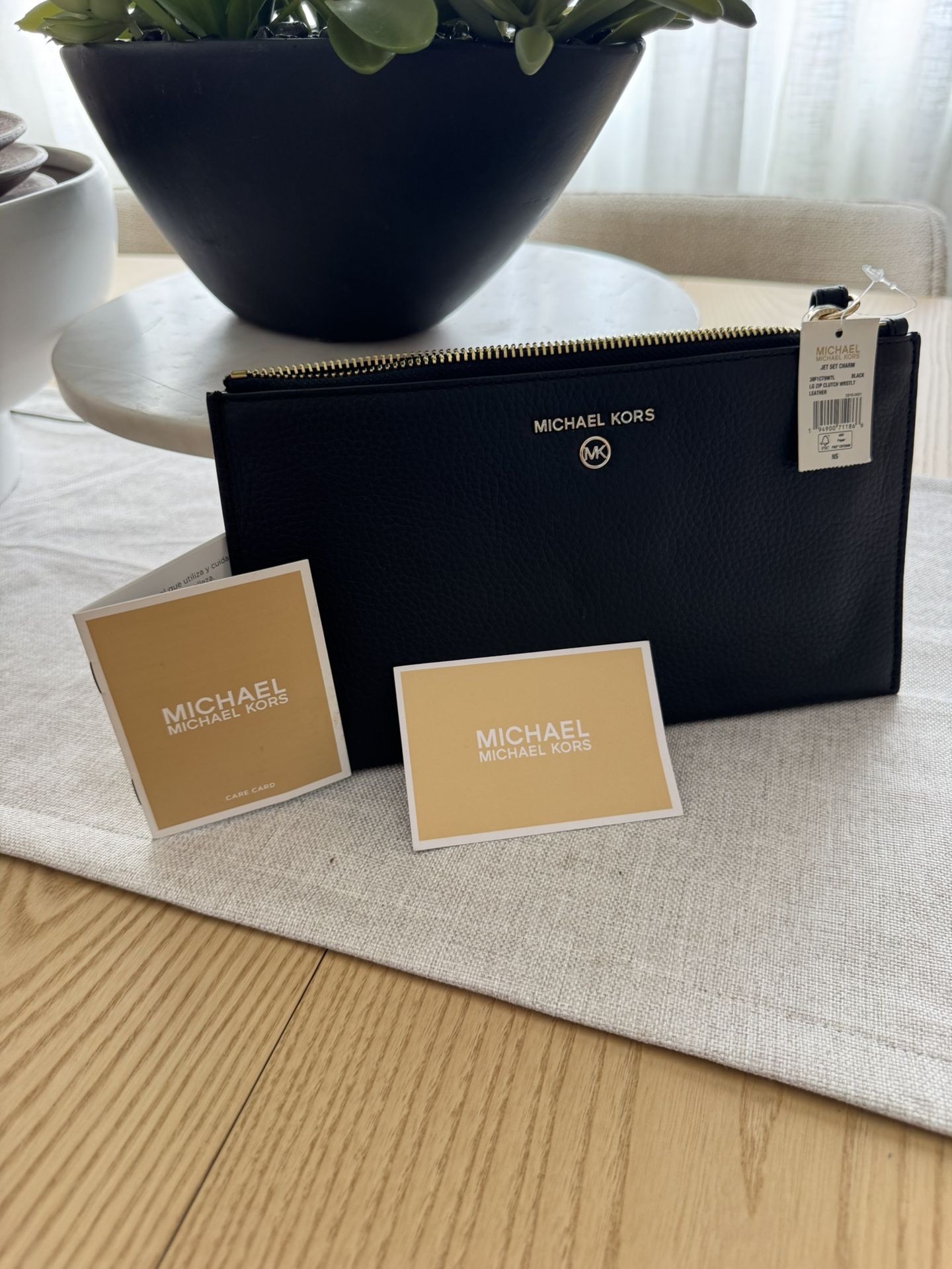 Michael Kors Jet Set Charm XL Zip Clutch Wristlet