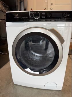 Electrolux 24” compact front load washer 2.4Cu.Ft
