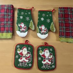Christmas Pot Holders And Tea Towels