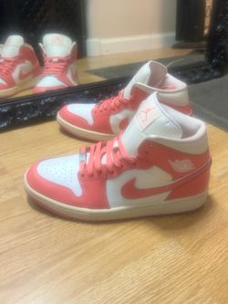 Air Jordan 1 Mid 'Guava Ice'