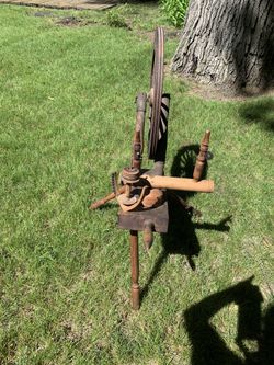 Antique spinning wheel