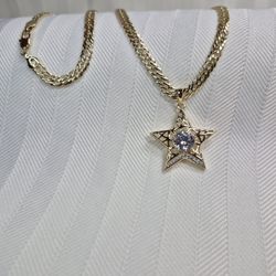 Beautiful Star Charm With Chain 45$ 14k Gold Laminated Hypoallergenic Waterproof Non Tarnish Exelent Quality 