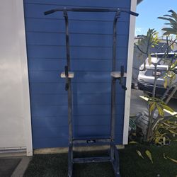 💪 Power Tower Pull-Up & Dip Station – Solid, Priced to Move 💪