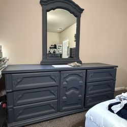 Bedroom Set For Sale!