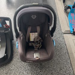 UppaBaby Car seat And 2 Bases