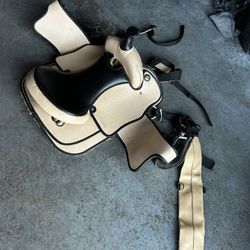 Horse saddle for riding