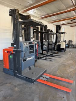 2019 Toyota orderpicker forklift
