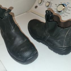 Composite toe blundstone boots size 9(fits like an 8)