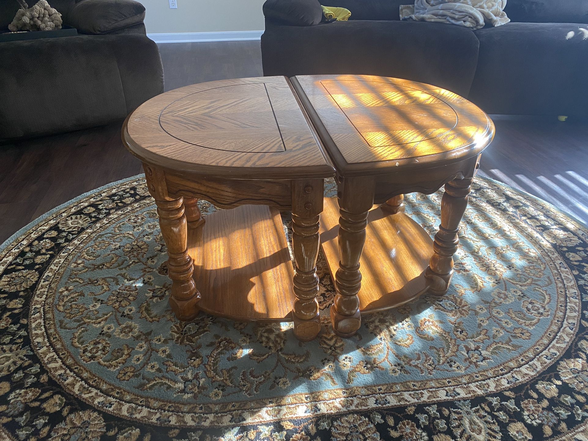 ROUND 2-PIECE WOODEN COFFEE TABLE 