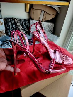 Red bottoms Pink Mettalic 🩷 size we 7 and 9 see details on pics