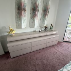 Vintage Pastel Curved Dresser – Excellent Condition!