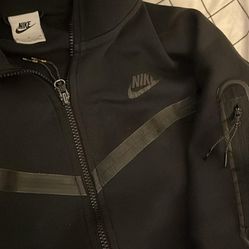 black Nike tech