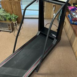 TRUE400 Treadmill Walking Running Fitness