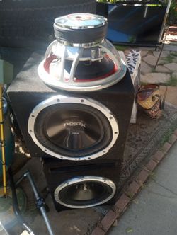 3 bass speakers 2 Sony 1300watts 1 serwin Vega 800watts