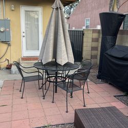 Out Door Table With 4 Outdoor Chairs