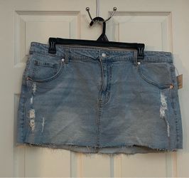 Brand new Juniors mid rise denim mini skirt size XXL