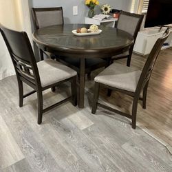 BEAUTIFUL TABLE 4 CHAIRS EXCELLENT CONDITION