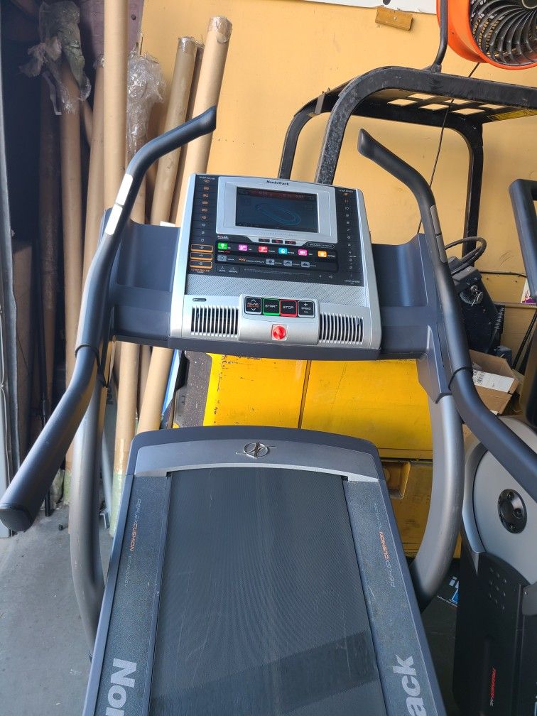 USED 2012 model Nordictrack Incline trainer Treadmill- 40% incline