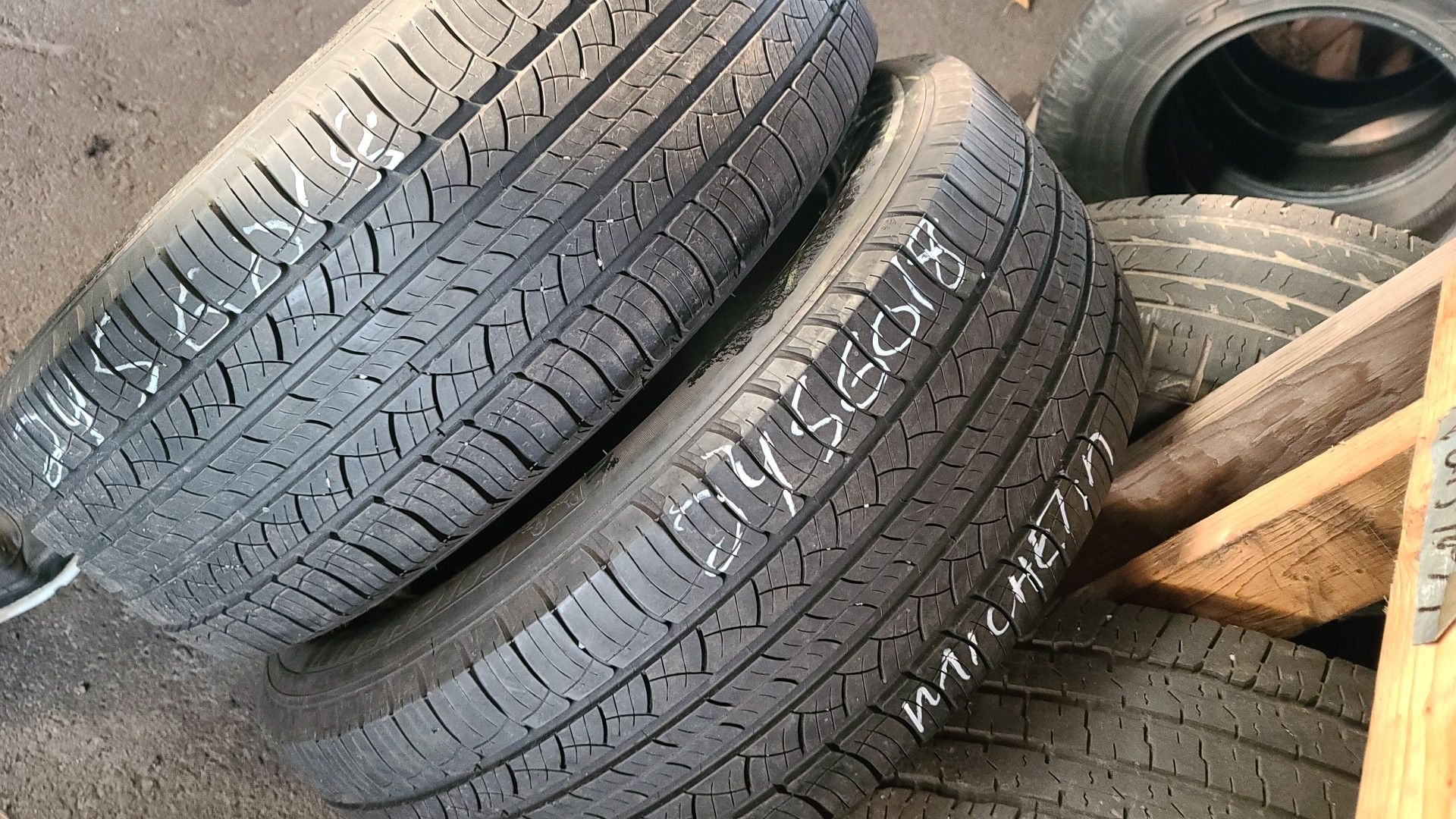 245 60 18 (2) HIGH TREAD all season used tires MICHELIN free installation and balance