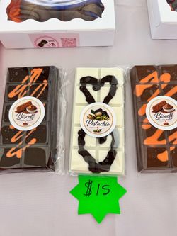 Handmade Chocolate Bars – Biscoff & Pistachio