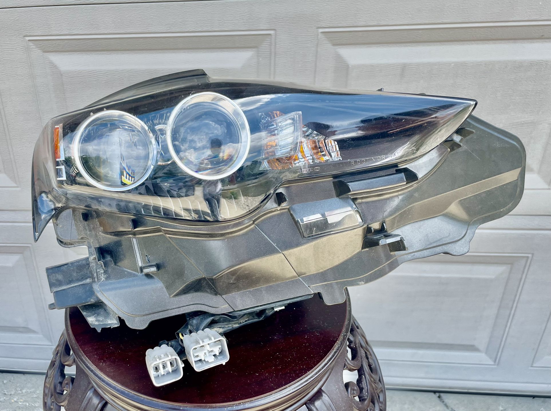 Brand new aftermarket pair of headlights for a 2015 Lexus IS350. Includes both driver (left) and passenger (right) side units. Never used, perfect con