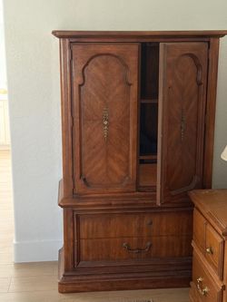 Free armoire