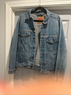 Levis  Men’s Denim Jean Jacket size M barely used