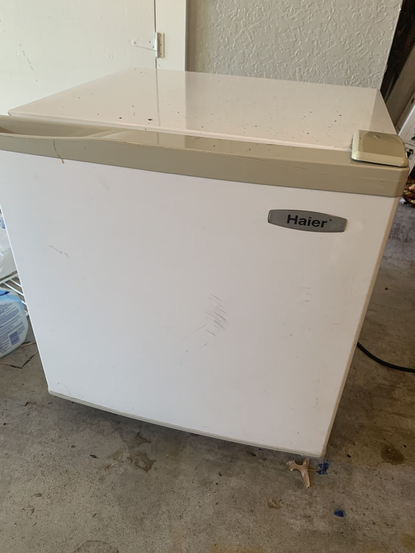 Used Mini fridge (Works)