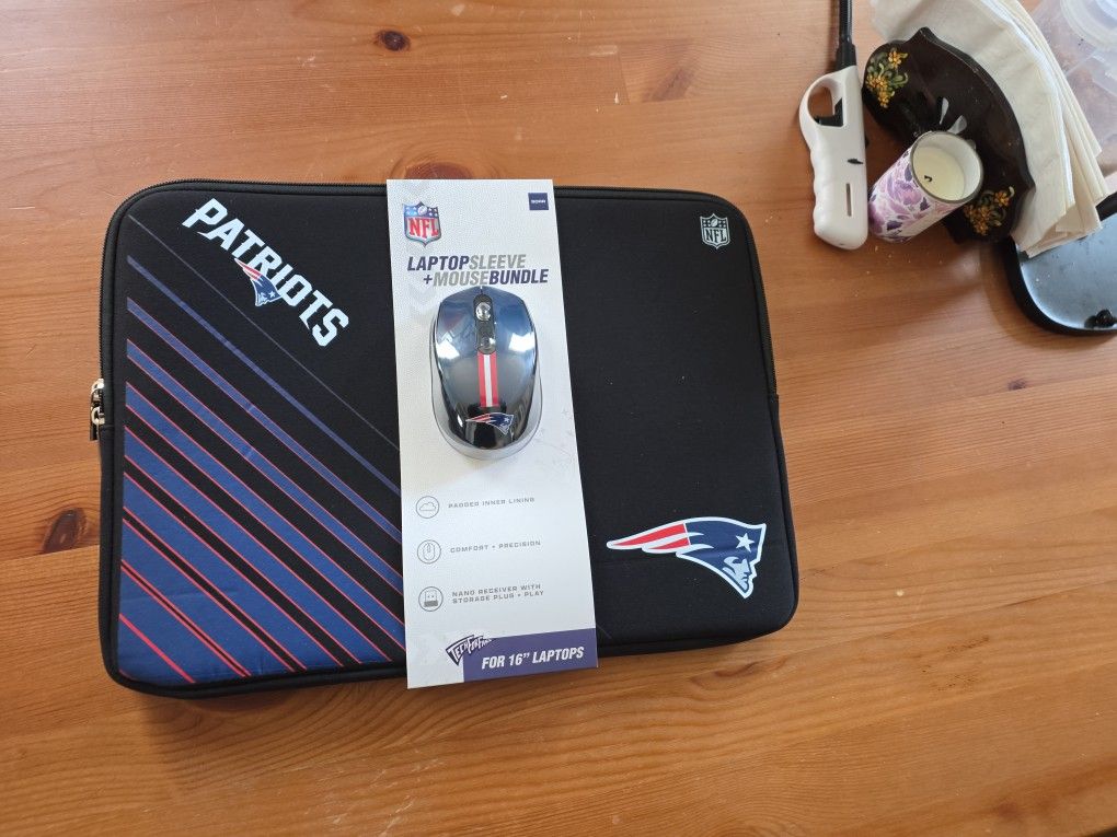16" Patriots Laptop Sleeve W/ Mouse