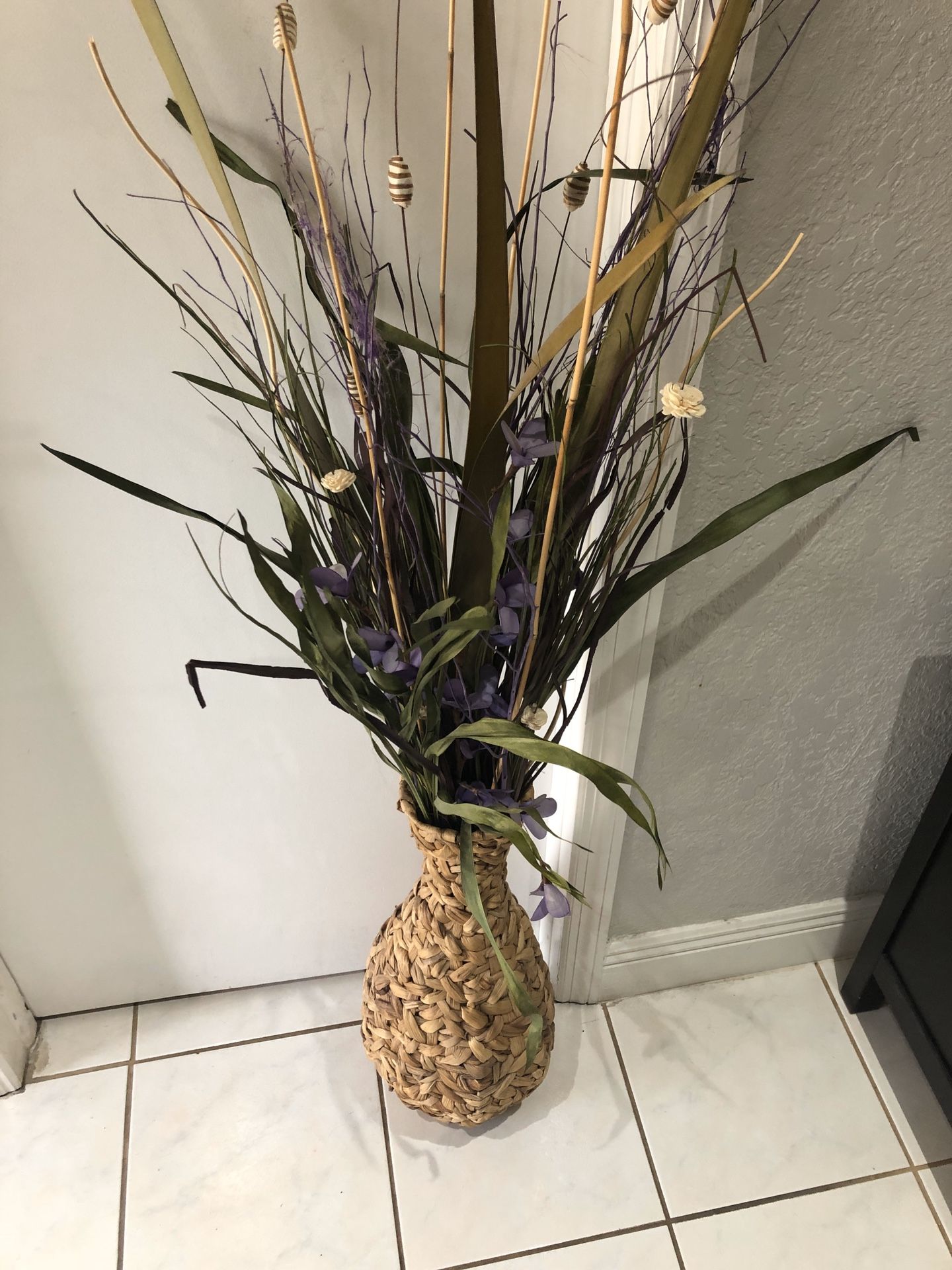 Vase with dried flowers