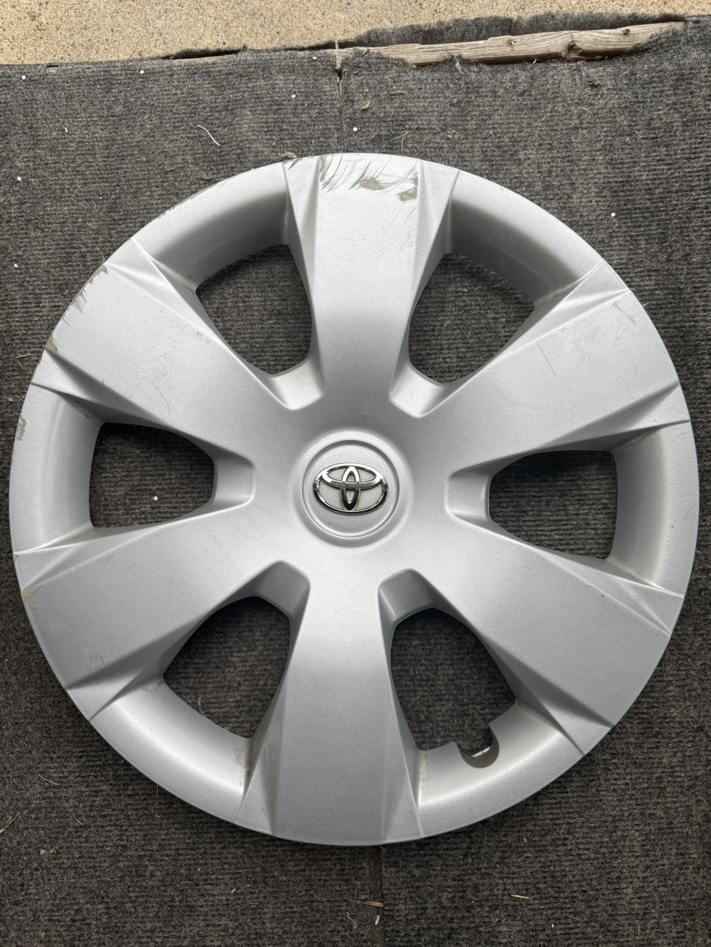 OEM Toyota Camry 16” Hubcaps (Set of 2) - Silver - 2007-2011