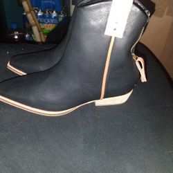 Women Boots Black 7 And 1/2
