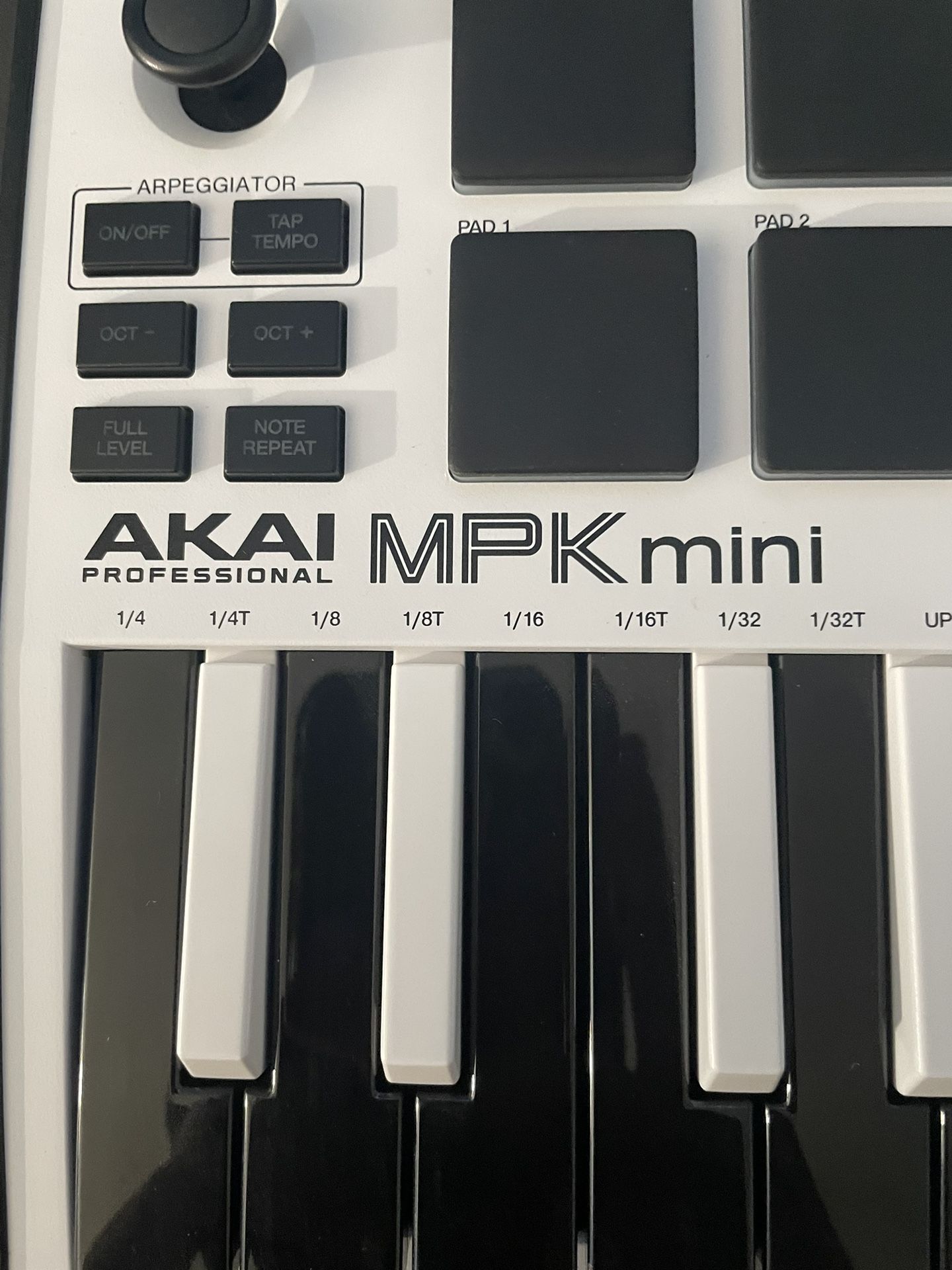 Akai Professional MPK Mini White Edition Beat Maker