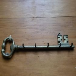 8" Brass Skeleton Key Rack 