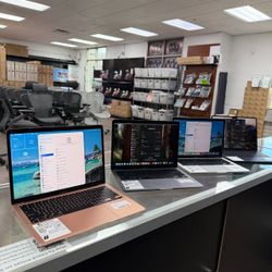 MacBook Air 2020 M1 Chip 8GB RAM 256GB SSD Gold with Store Warranty and Financing Available