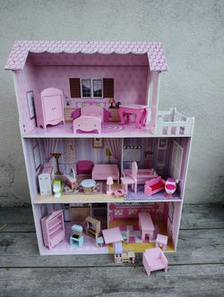 Girls Doll House W/ Accessories 