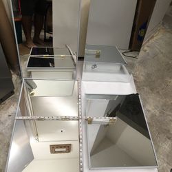 4-medicine Cabinets NO BOX..$100.00   O’B’O’ 