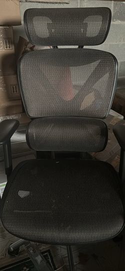 Ergonomic gaming chair