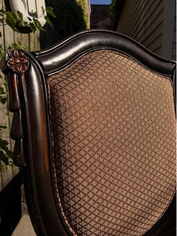 Elegant Upholstered Dining Chairs – Vintage Style