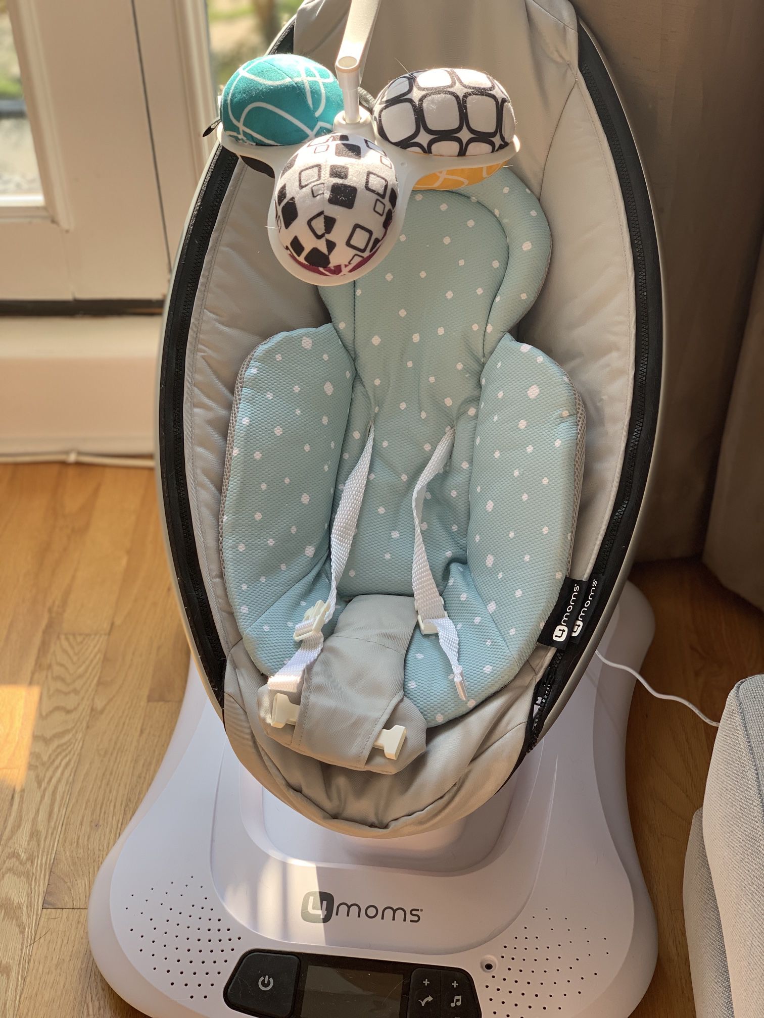  4moms mamaRoo 4 5 Unique Motions Bluetooth Enabled Baby Swing - Gray Classic