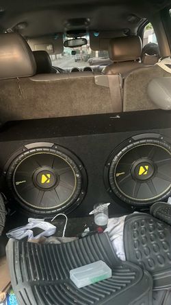 Kicker CompS Dual Subwoofer Box