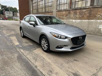 2017 mazda 3 (Hatchback) con 128 mil millas
