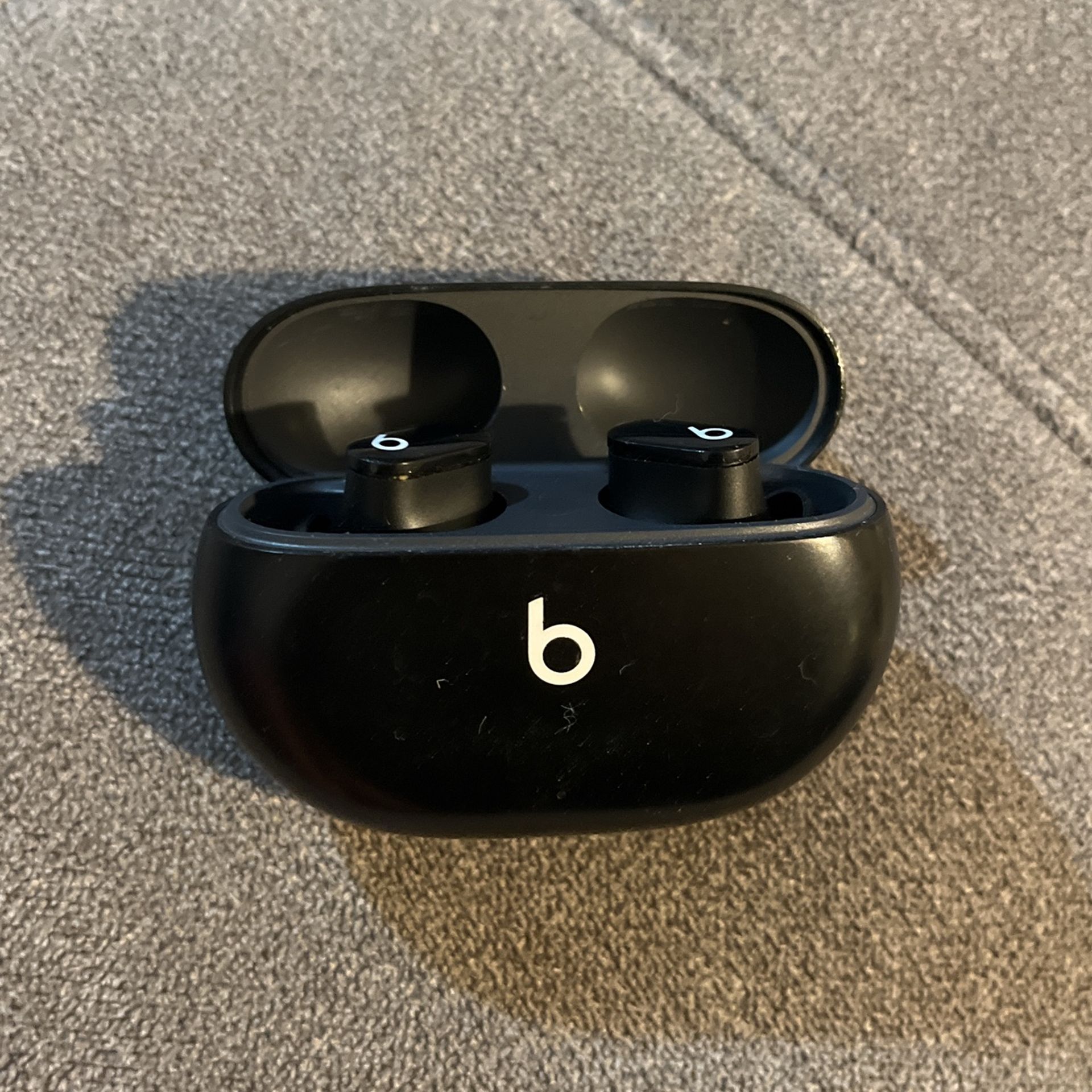 Beats Noise Cancelling Bluetooth Earbuds