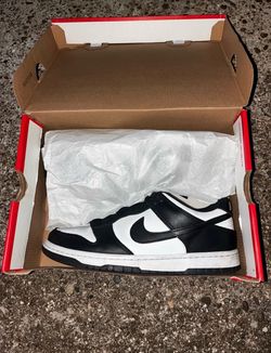 Nike Panda Low Dunks Women’s 6.5 Black and White