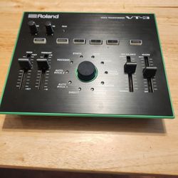 ROLAND  VT-3  VOICE TRANSFORMER.
