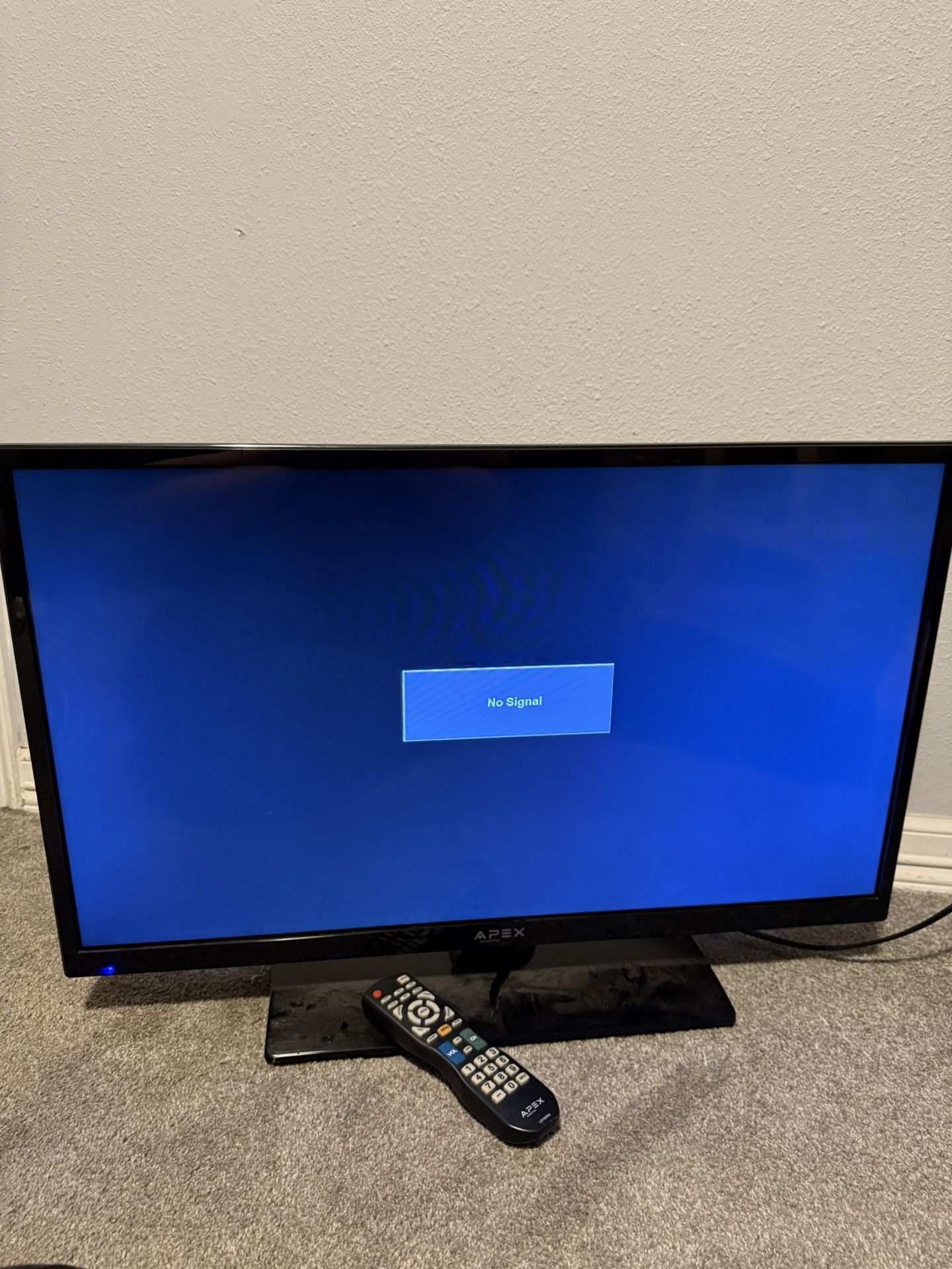 Apex LE3242 32” LED TV – Works Great – Includes Remote