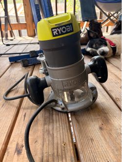 Ryobi Router with straight cut bit
