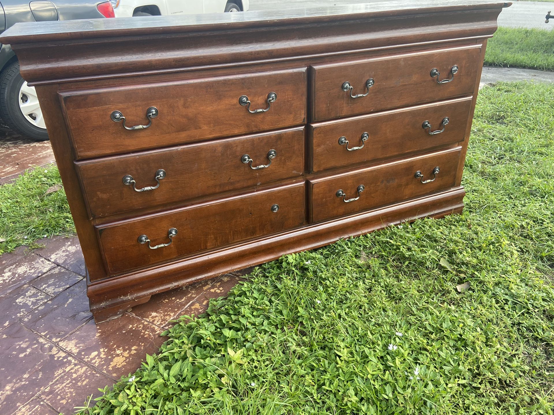 Real wood dresser - missing one knob