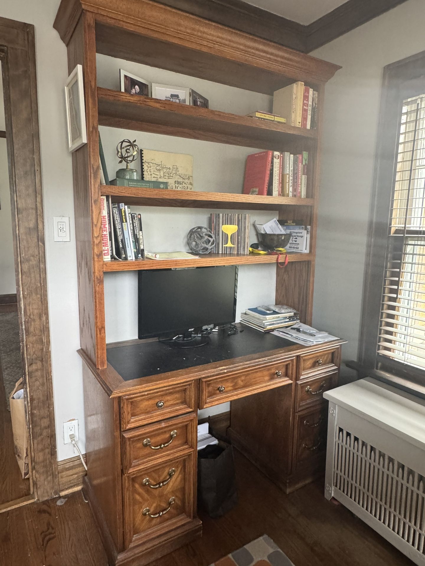 Executive Desk And Hutch